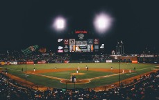 中国体彩网-吉米·巴特勒赛前穿搭社媒引爆话题，时尚风潮席卷体育界