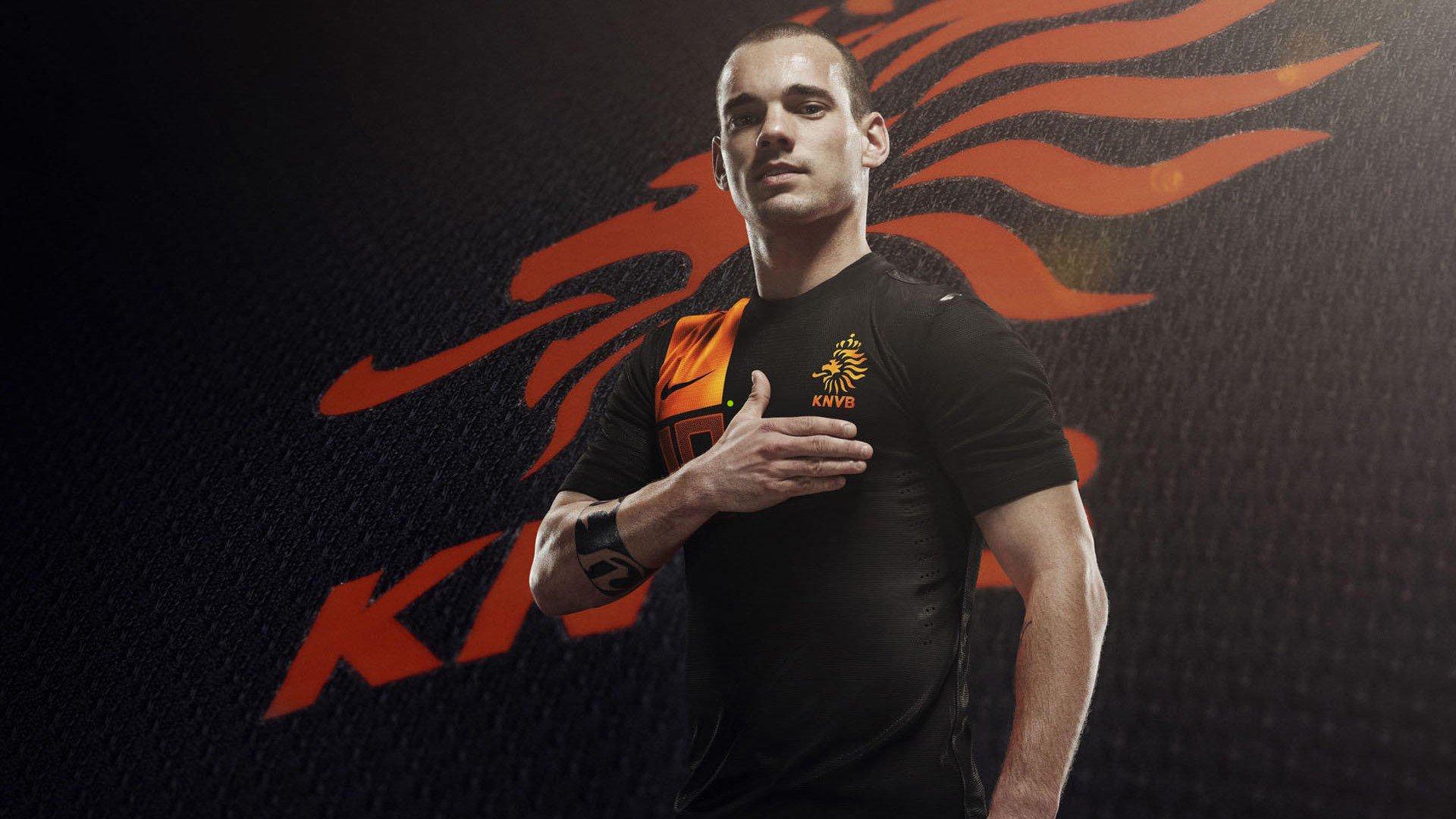 半场战报,奥格斯堡两球领先勒沃库森,吉安努利斯传射建功,安东-卡德闪耀破门